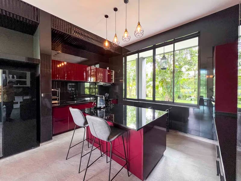 Luxury Lakeside Home for Sale in Mae RIm