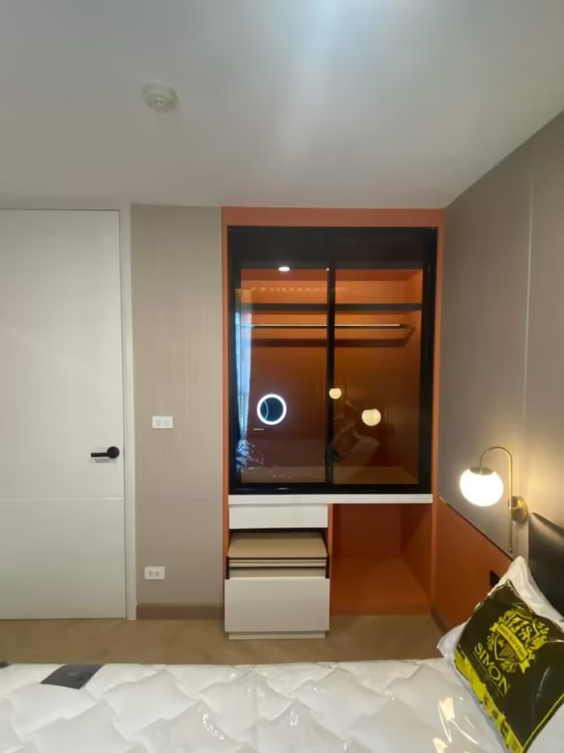 Condo for Sale at DCondo Sign - Image 4