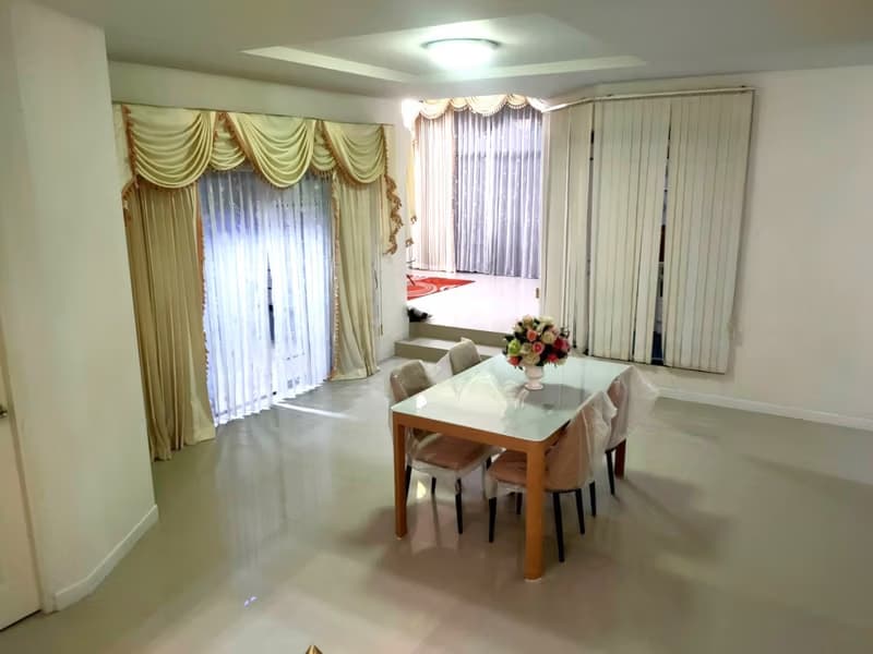 4 Bed House for Rent in Saraphi