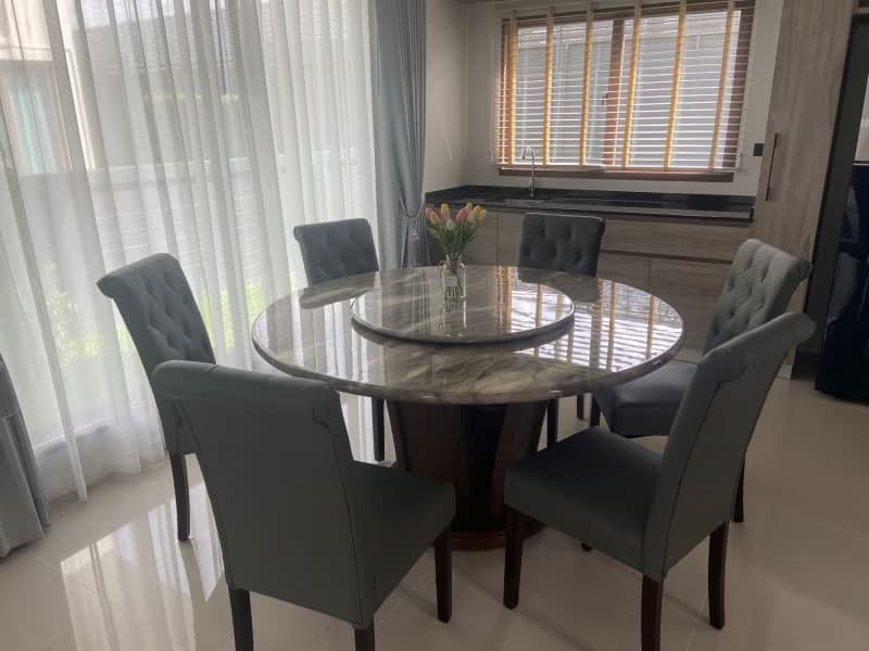 4 Bed House for Rent in Bang Kapi