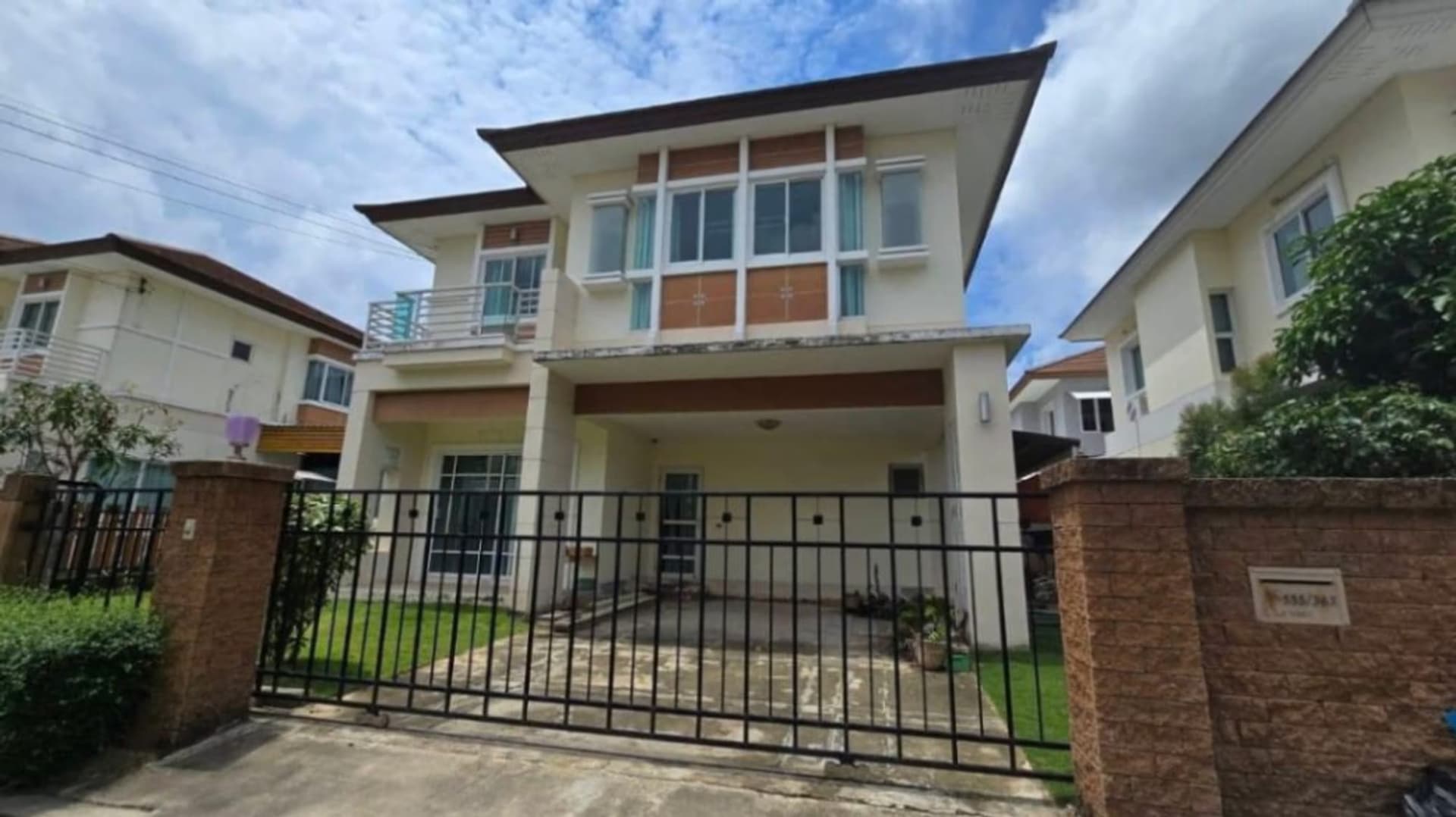 3 Bed House for Rent in Mueang Samut Prakan - Image 1