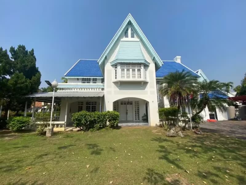 5 Bedroom House