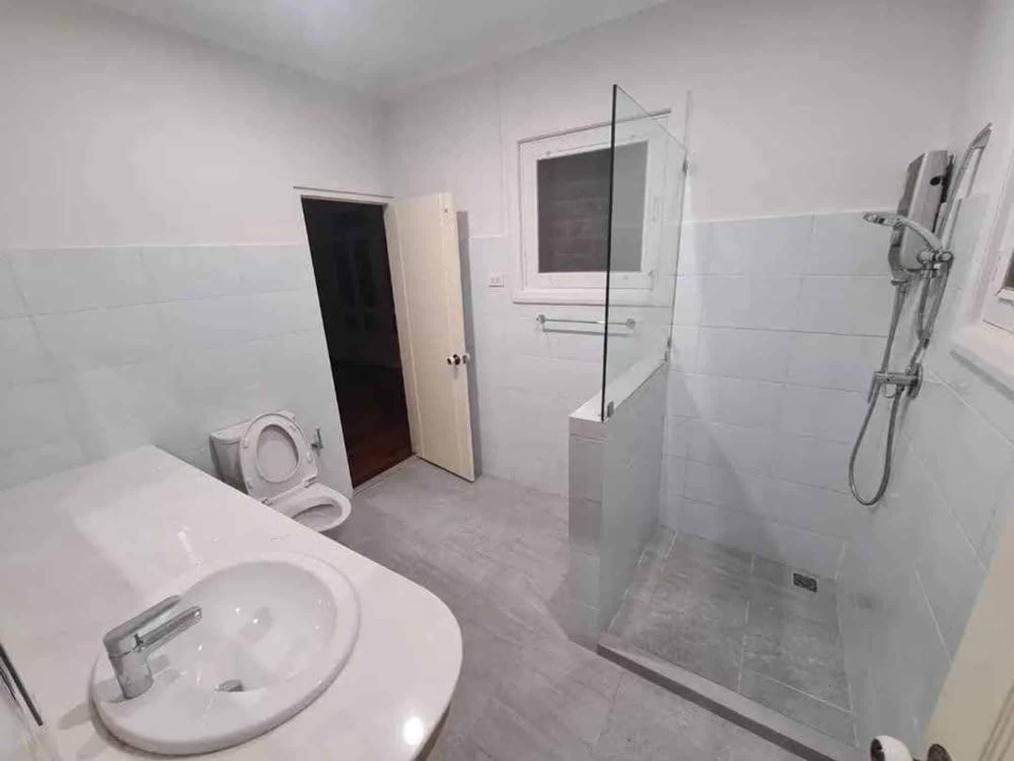 5 Bed House for Rent in Khlong Toei - Image 16
