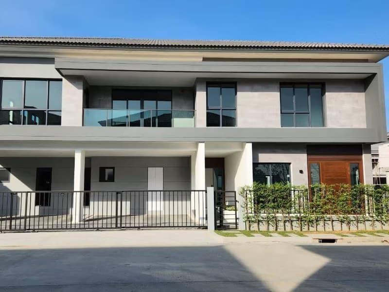 5 Bed House for Sale in Bang Phli