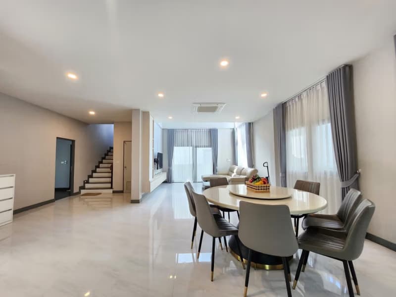 4 Bed House for Rent in Prawet