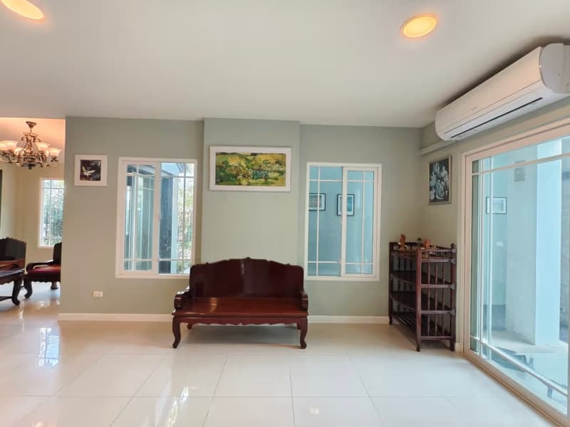 5 Bed House for Rent and Sale in Bang Kapi