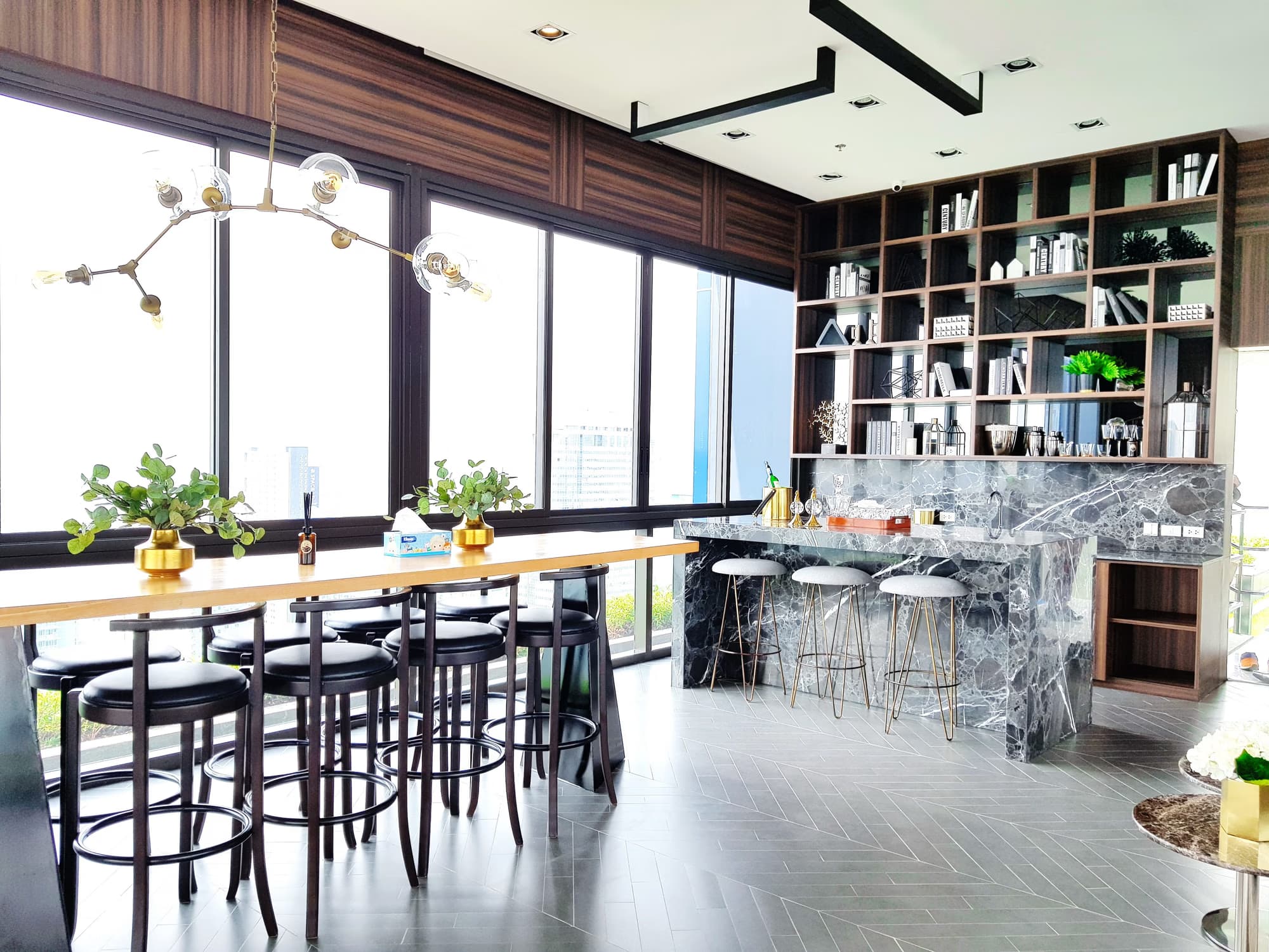 1 Bed Condo for Rent and Sale  Near Phra Ram 9 MRT - Image 2