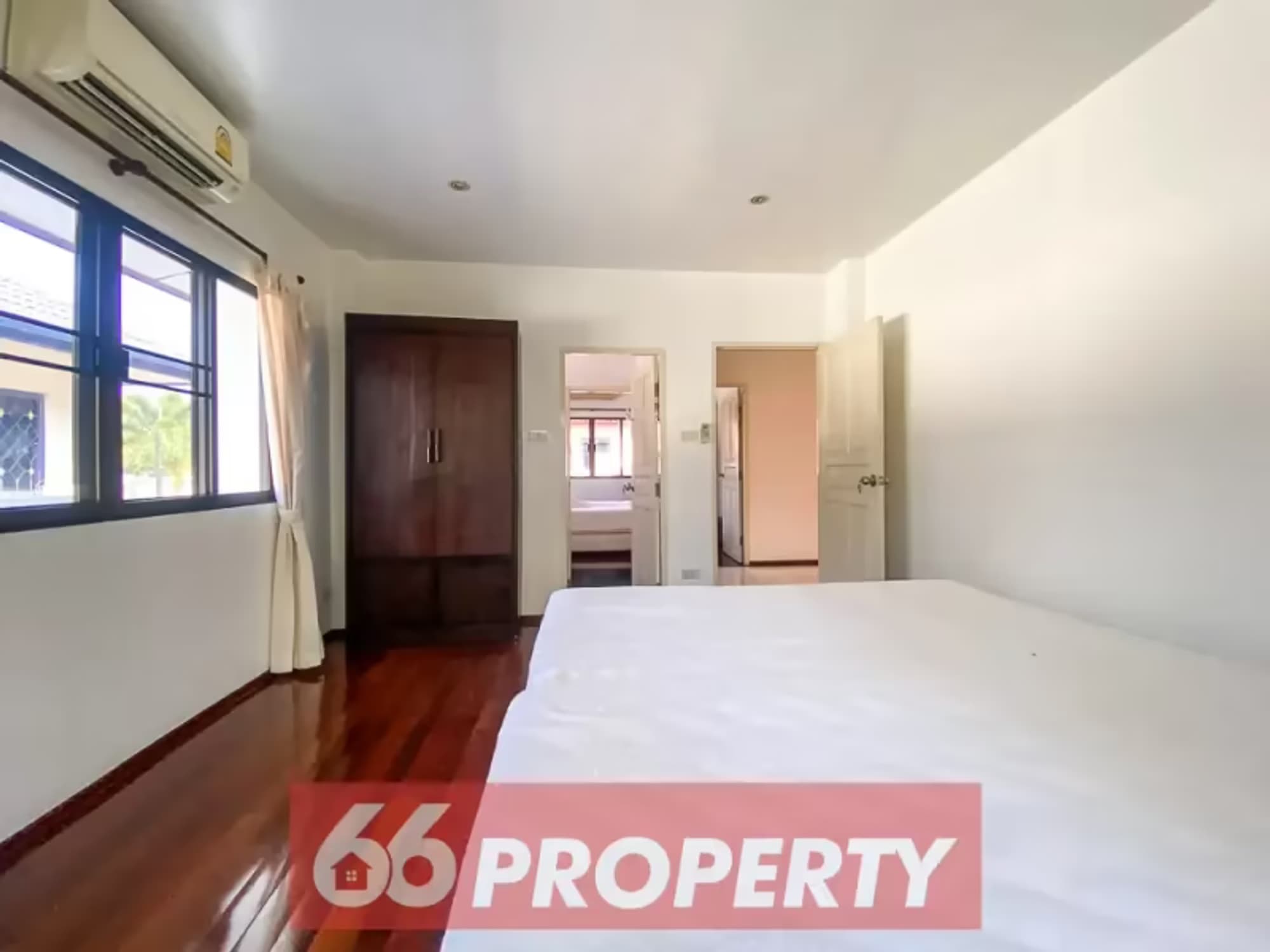 5 Bedroom House - Image 10