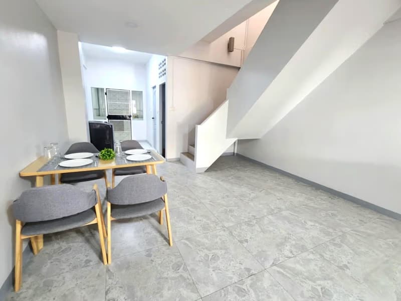 2 Bed Townhouse for Rent in Mueang Chiang Mai District