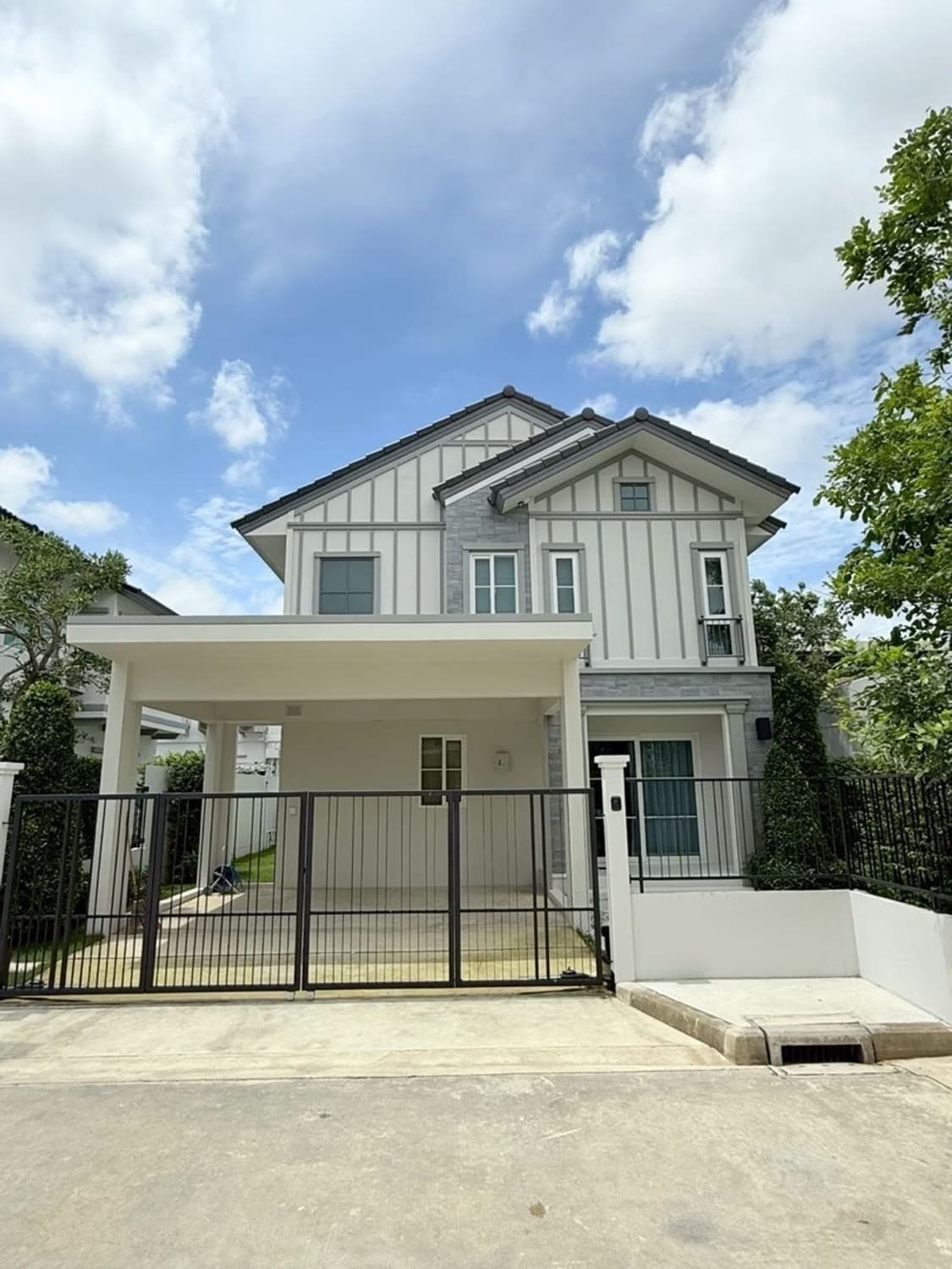 4 Bed House for Rent in Bang Phli - Image 1