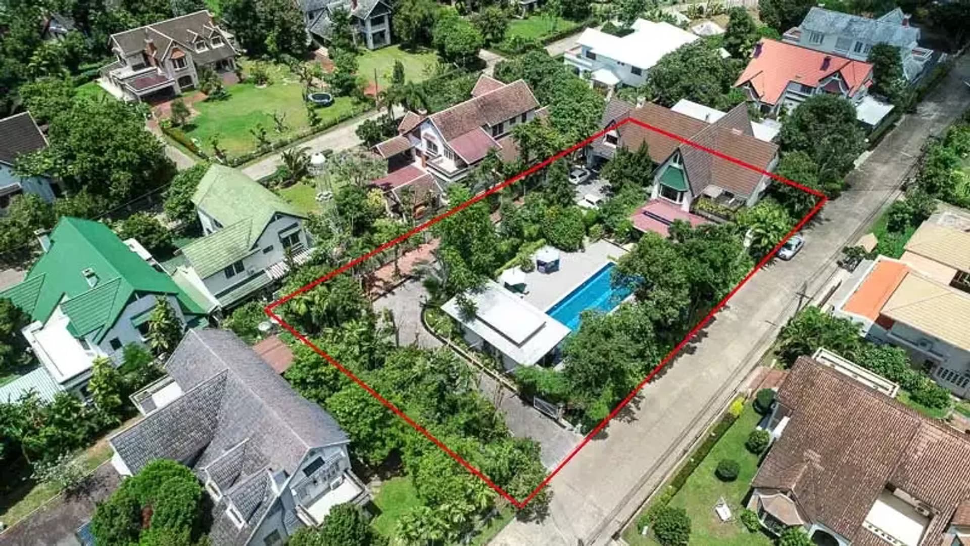 Tudor Style Mansion for Sale near Mountain - Image 1
