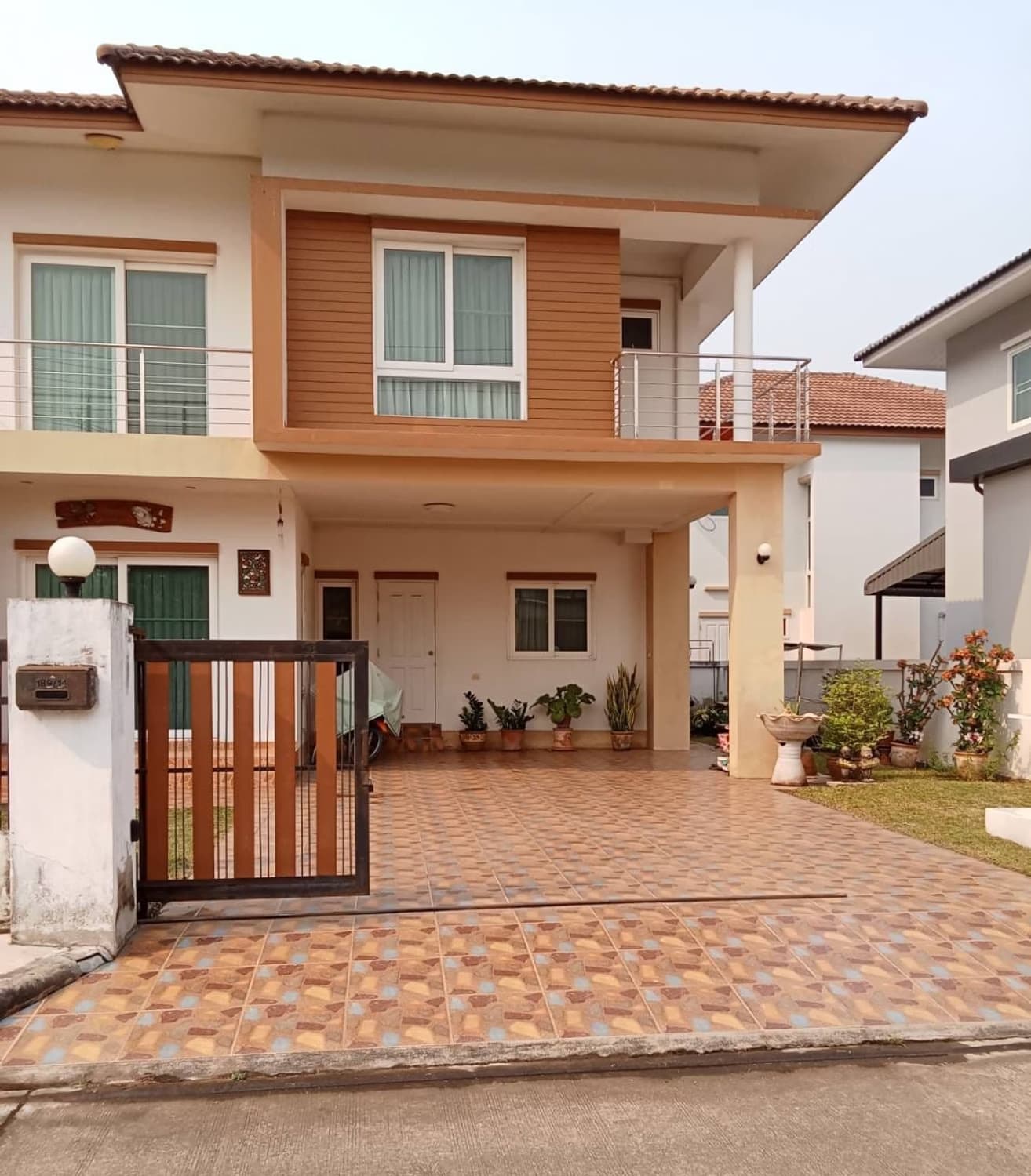3 Bed House for Rent and Sale in San Kamphaeng - Image 1