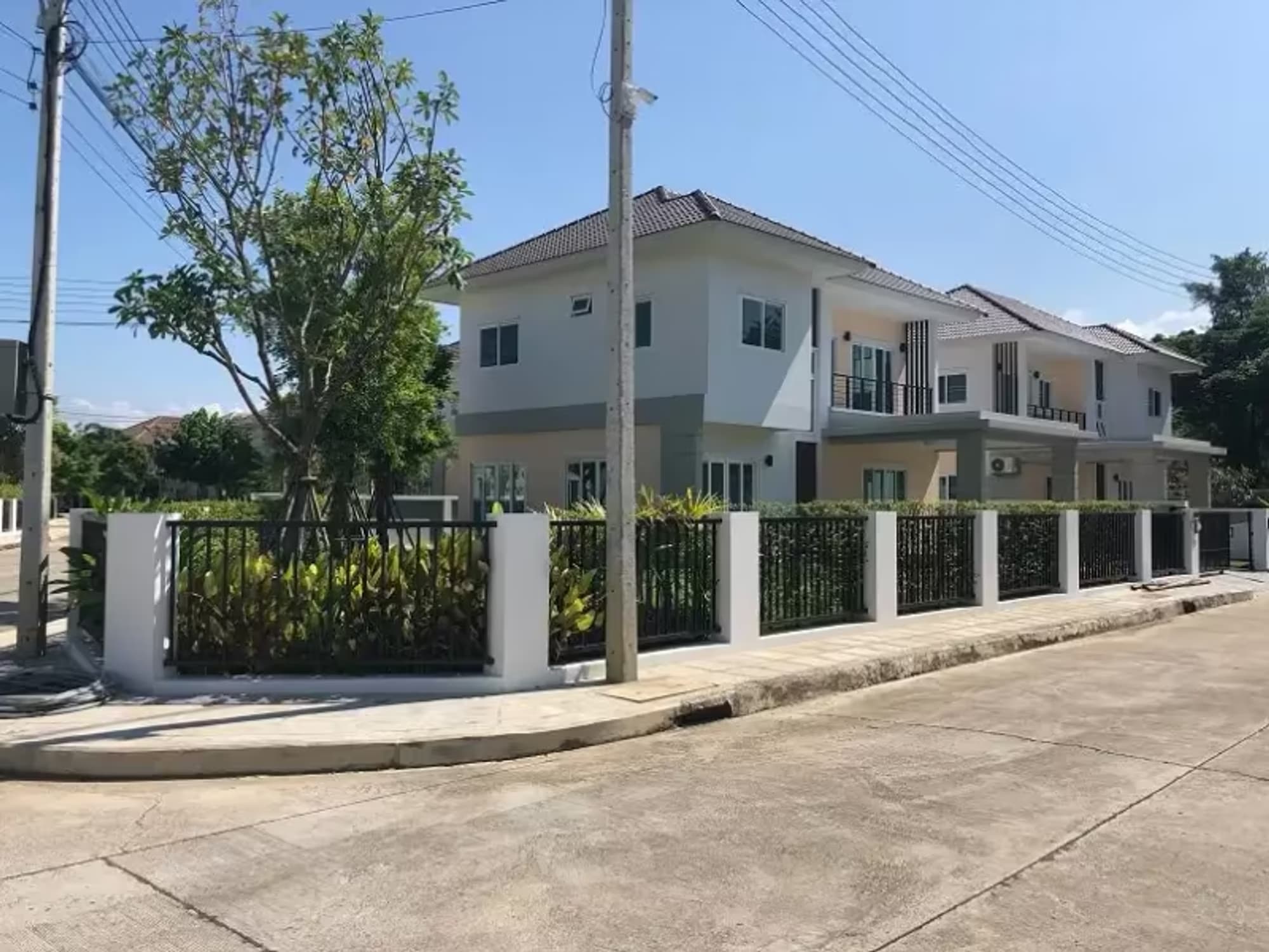 3 Bedroom House - Image 8
