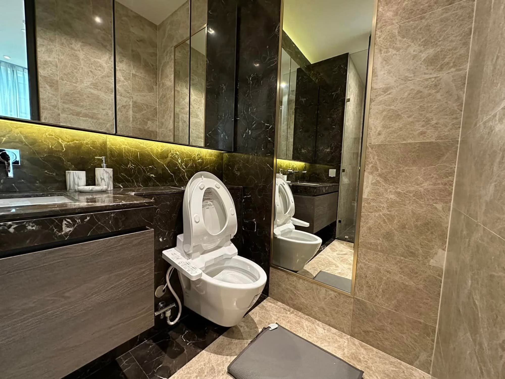 1 Bed Condo for Rent and Sale in Pathum Wan - Image 4