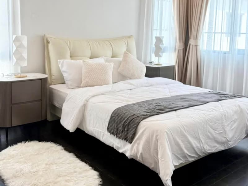 5 Bed House for Rent and Sale in Bang Phli District