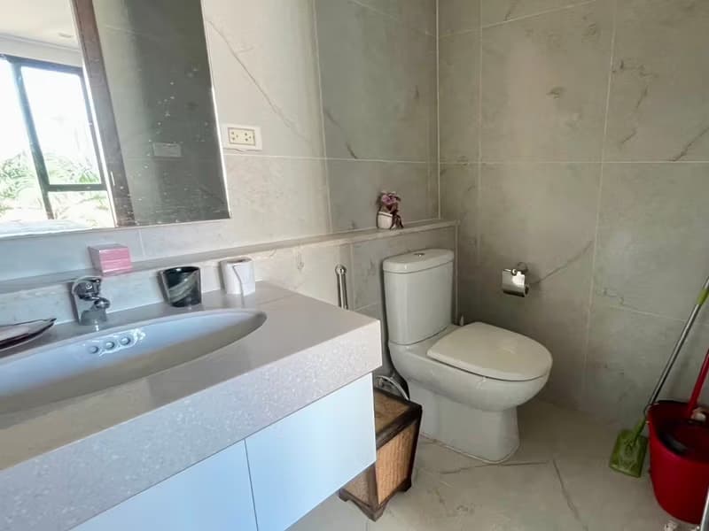 2 Bed Condo for Sale in undefined