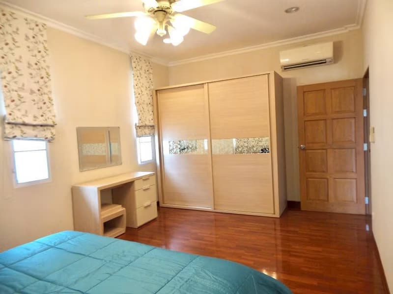 3 Bed House for Rent in Bang Na