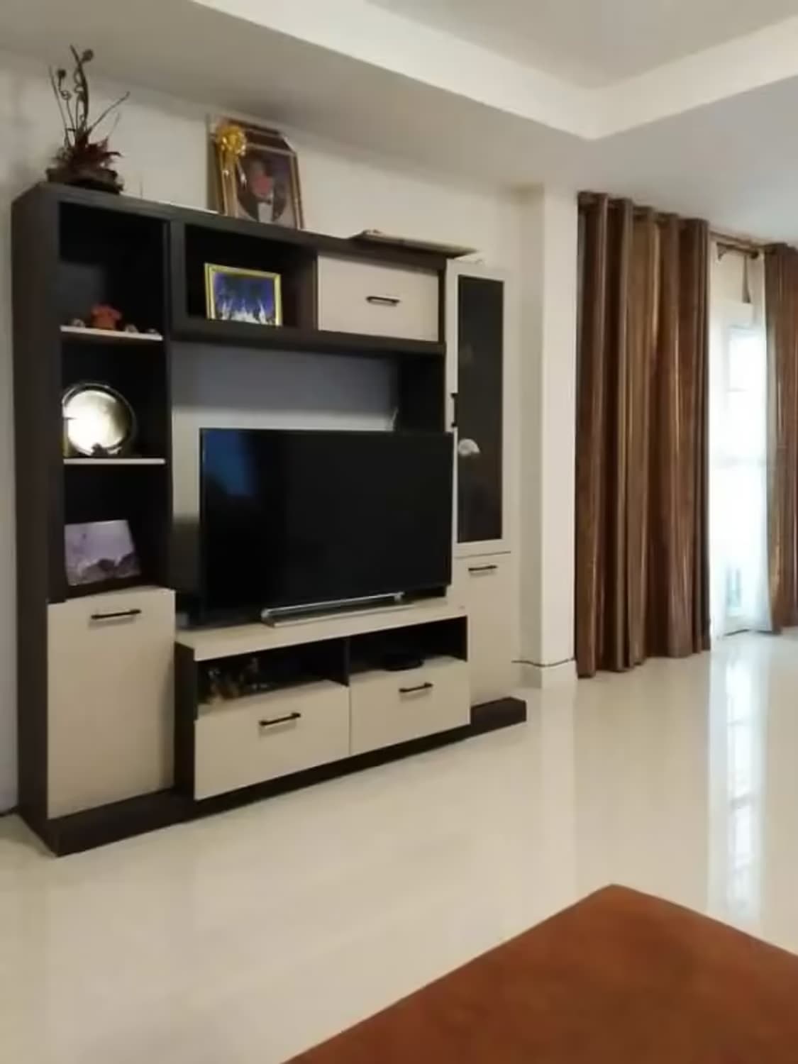 5 Bedroom House - Image 3