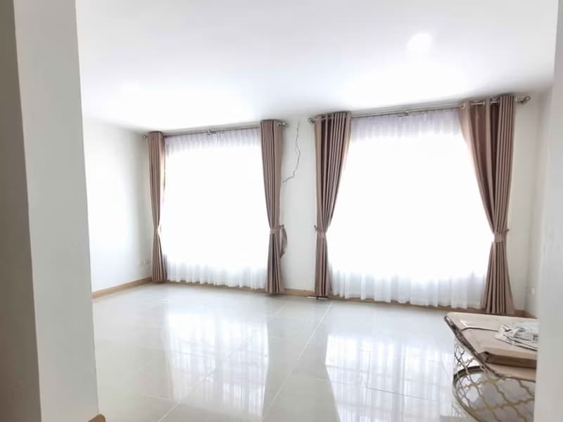7 Bed Townhouse for Sale in Chatuchak
