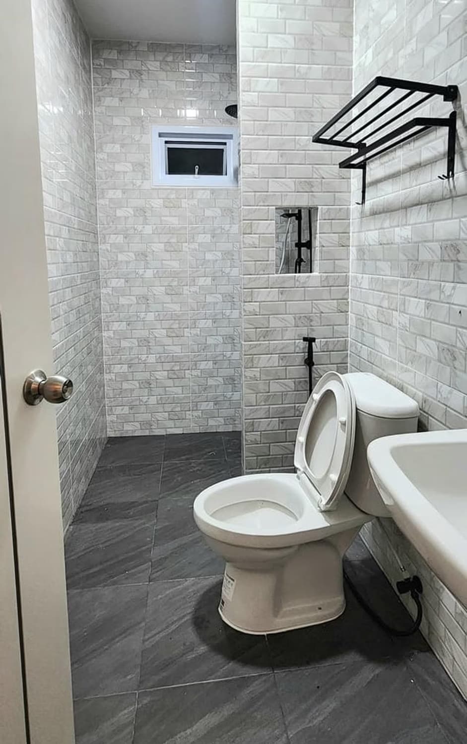 3 Bed House for Rent in Hang Dong - Image 8