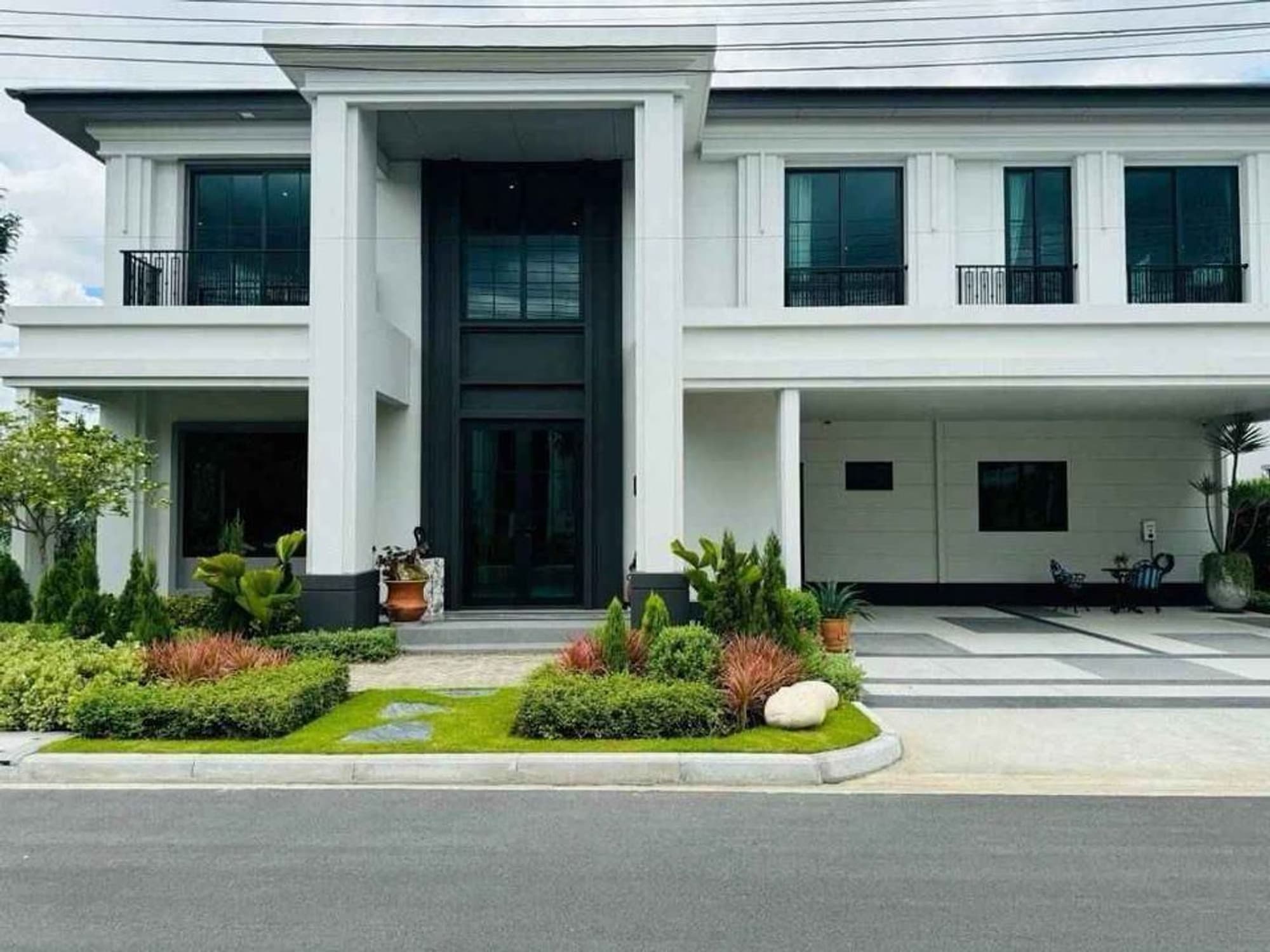4 Bed House for Sale in Mueang Chiang Mai - Image 1
