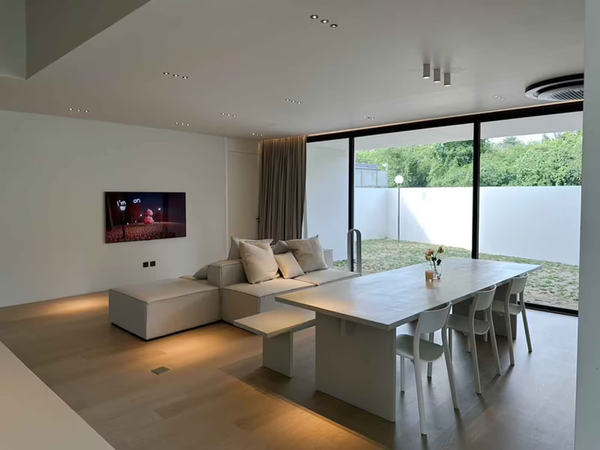 Modern House for Sale - Image 4