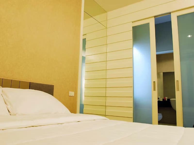 2 Bed Condo for Rent and Sale  Near Si Kritha MRT