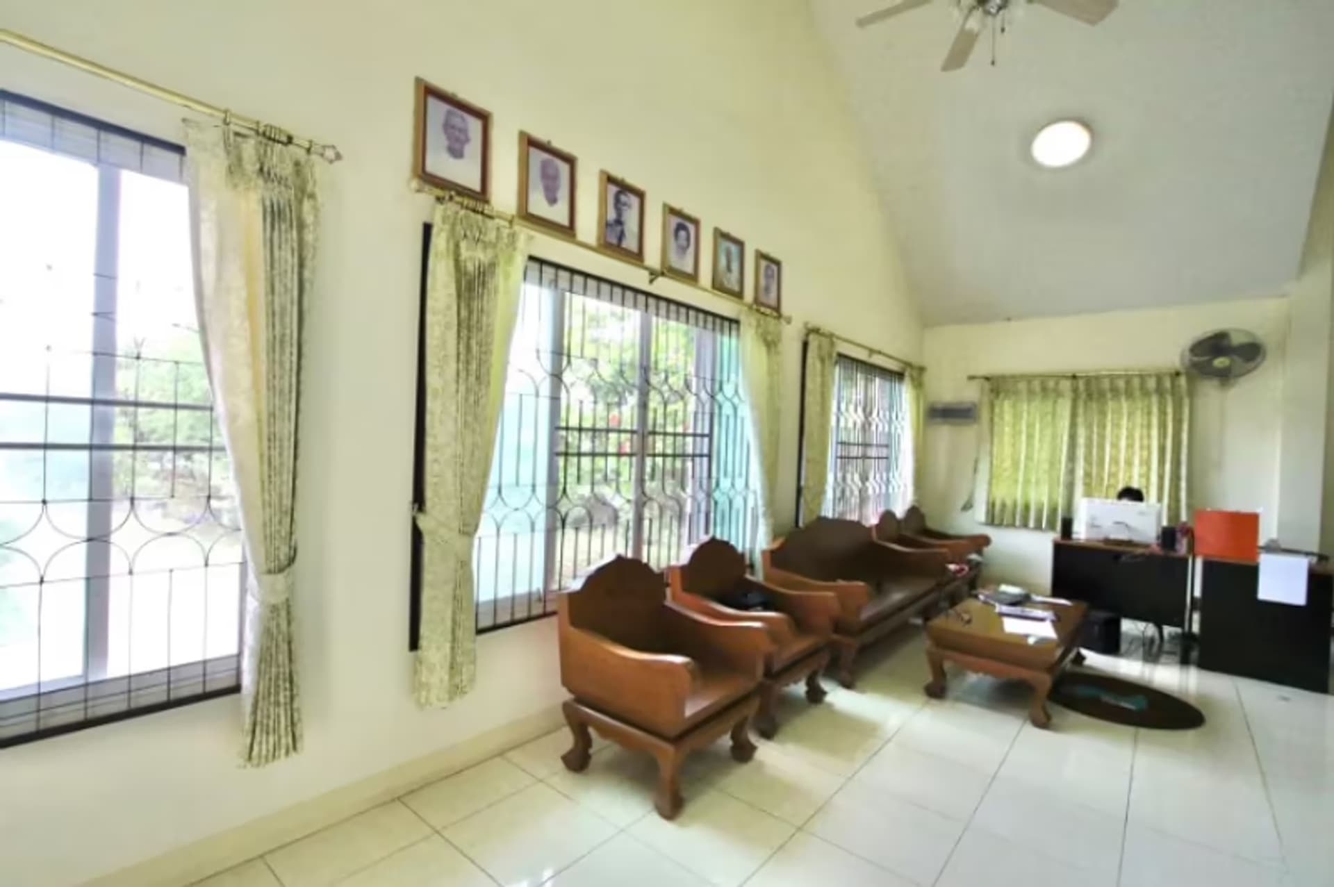 9 Bedroom House - Image 31