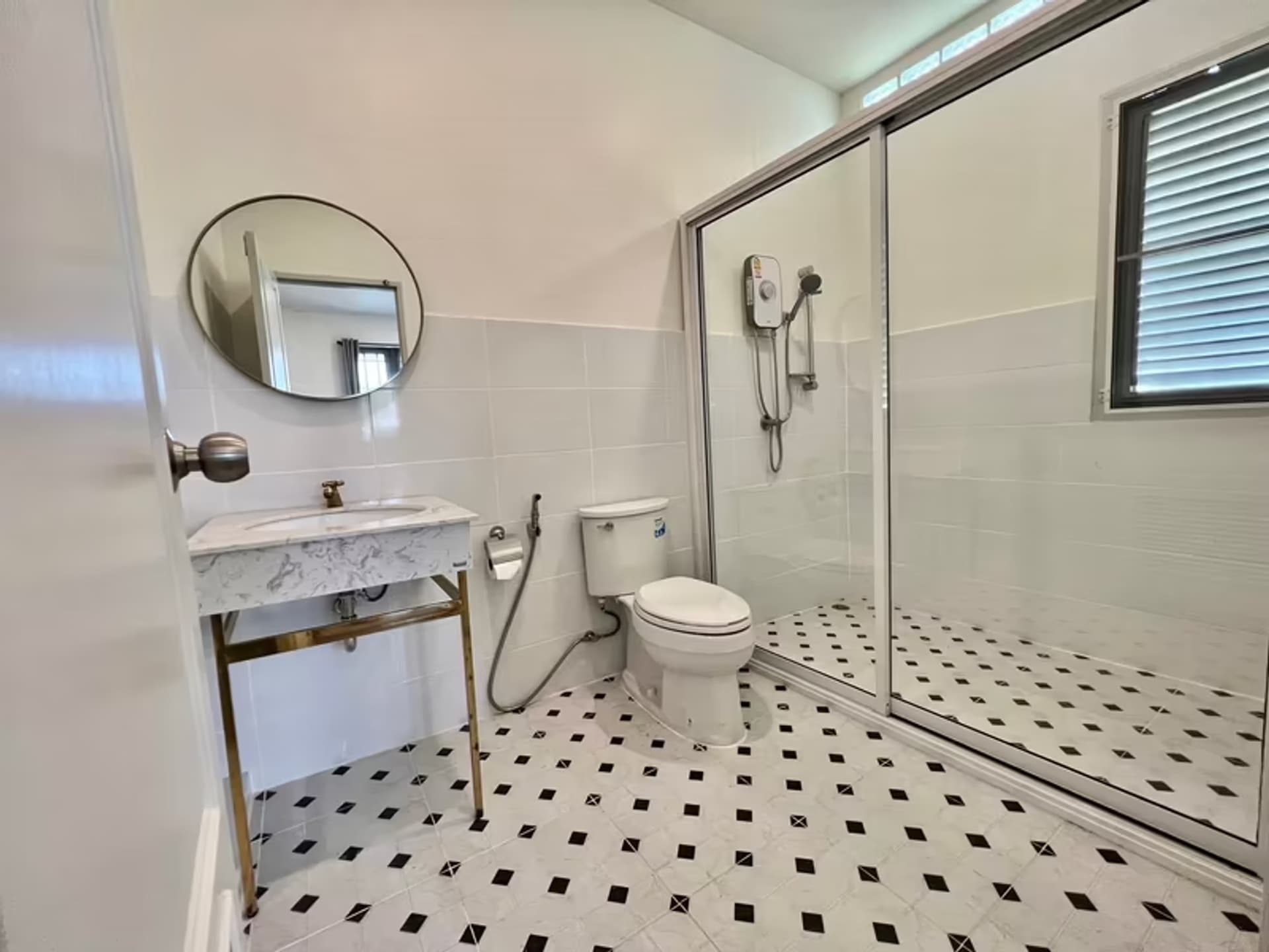 4 Bedroom House - Image 12
