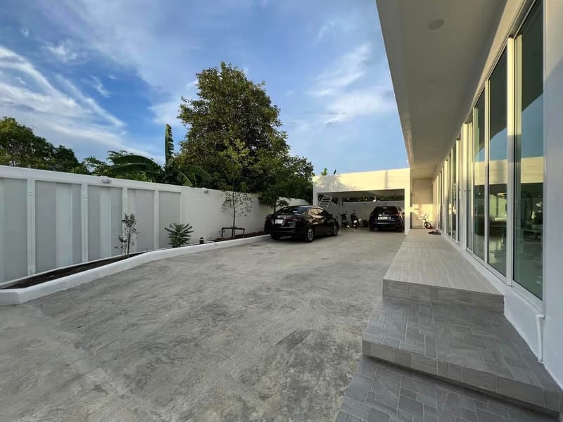 5 Bed House for Rent in Lat Krabang