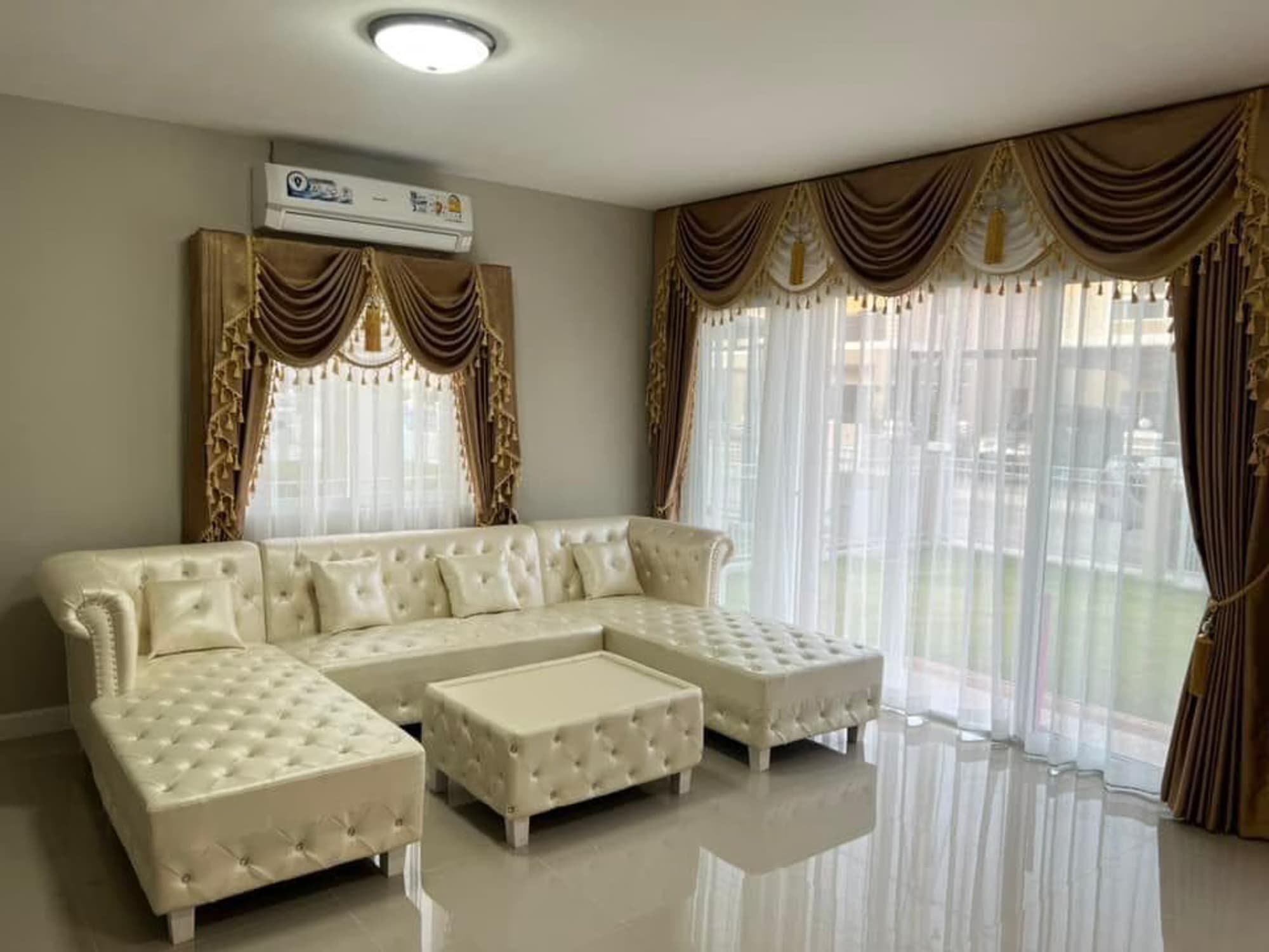 4 Bed House for Rent in San Kamphaeng - Image 2