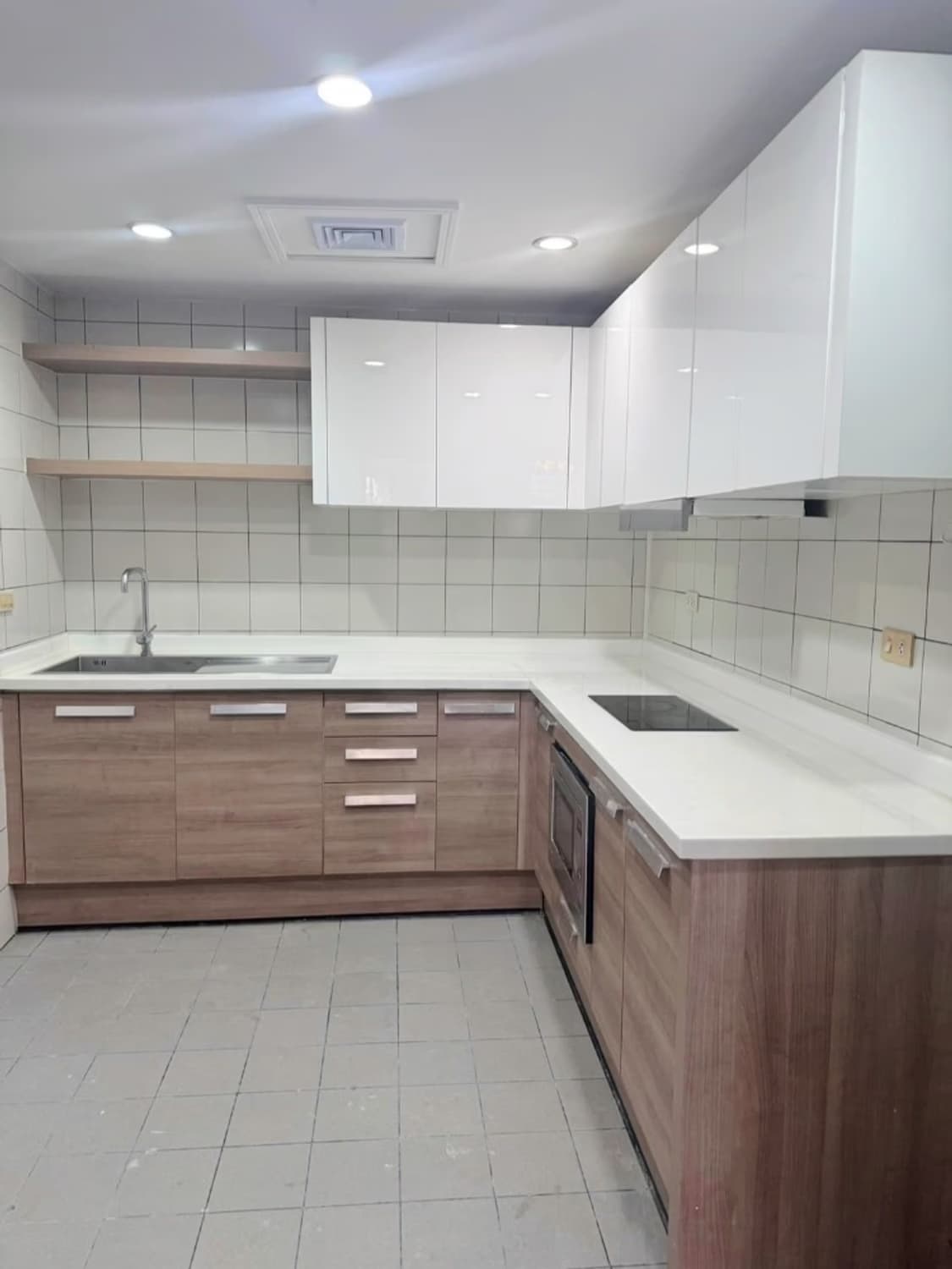 2 Bed Condo for Rent in Pathum Wan - Image 4