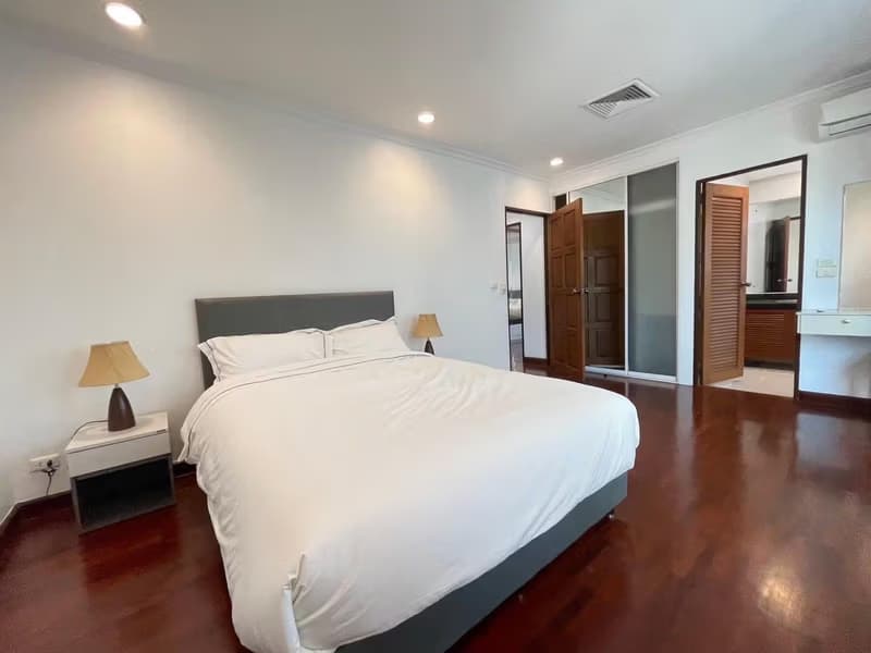 3 Bed Condo for Rent in Watthana