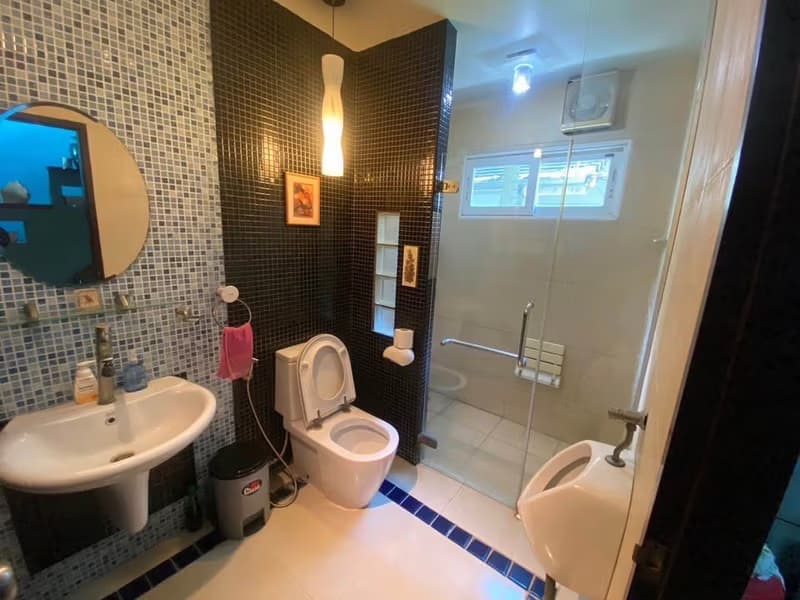 5 Bed House for Sale in Suan Luang