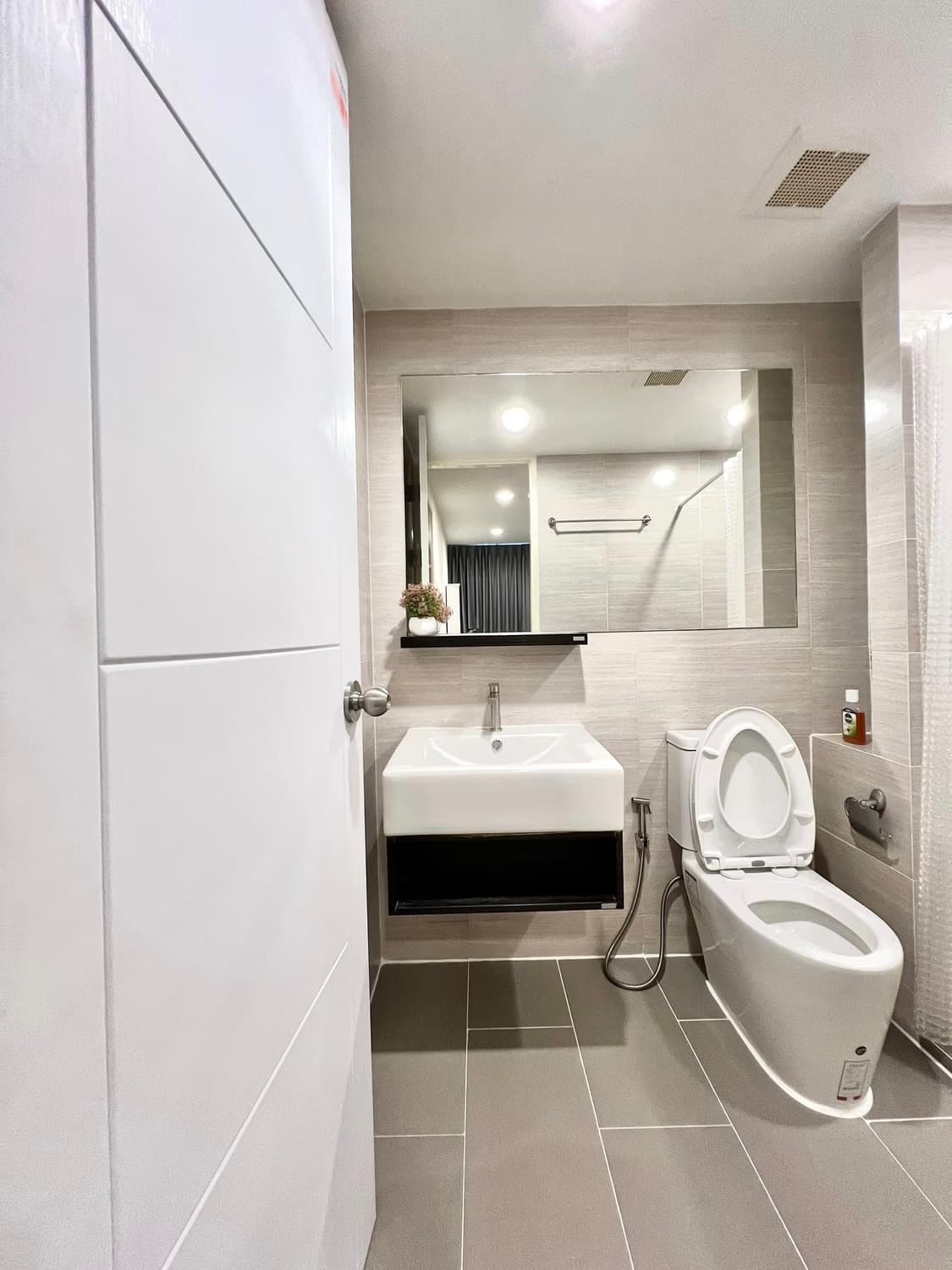 2 Bed Condo for Rent and Sale  Near Hua Mak ARL - Image 10