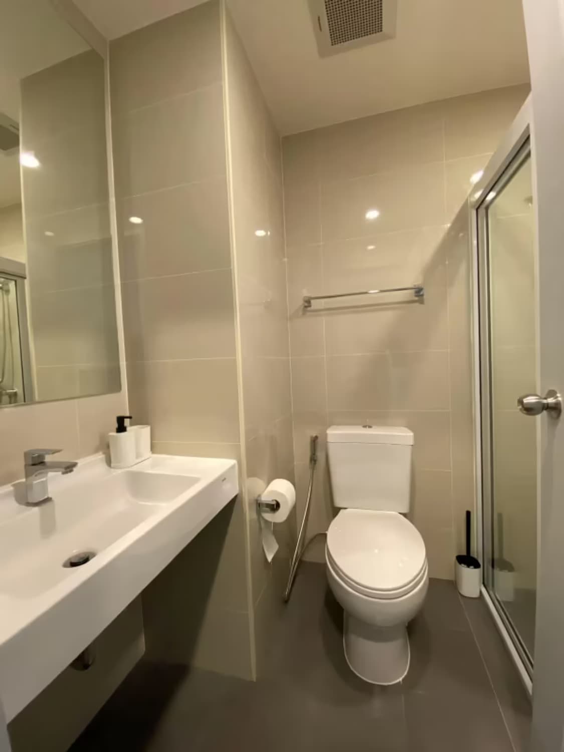 1 Bedroom Condo - Image 1