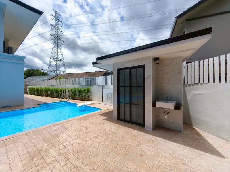 4 Bed House for Rent in San Sai District