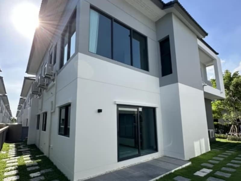 4 Bed House for Rent in Bang Phli