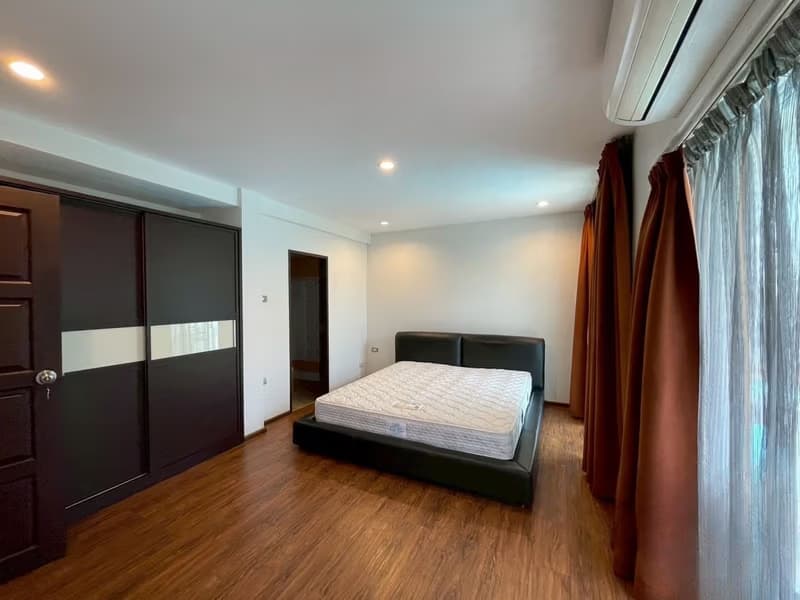 3 Bed Townhouse for Rent in Watthana