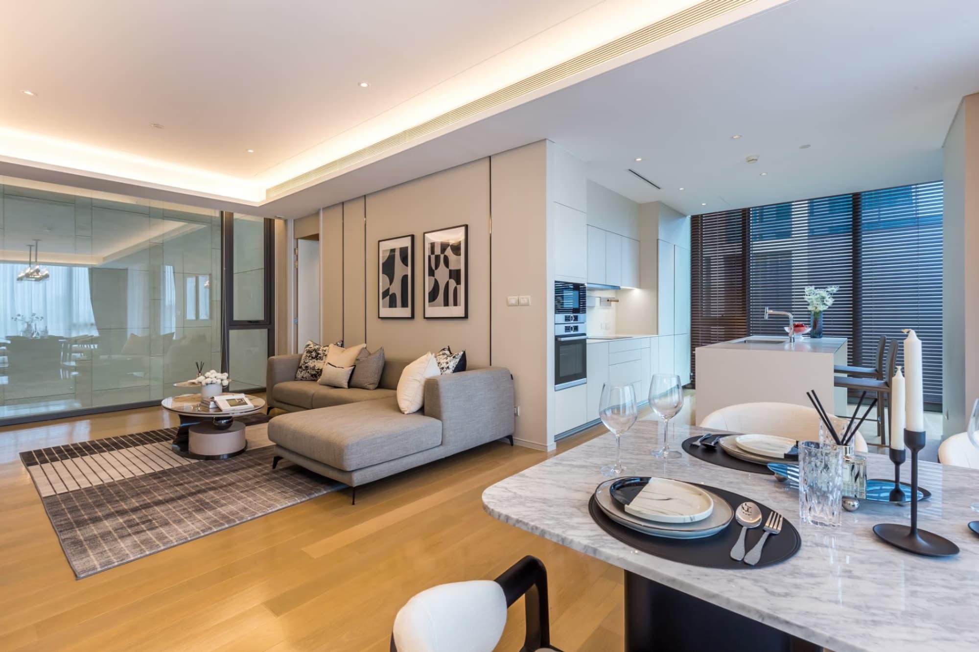 2 Bed Condo for Rent and Sale in Pathum Wan - Image 3