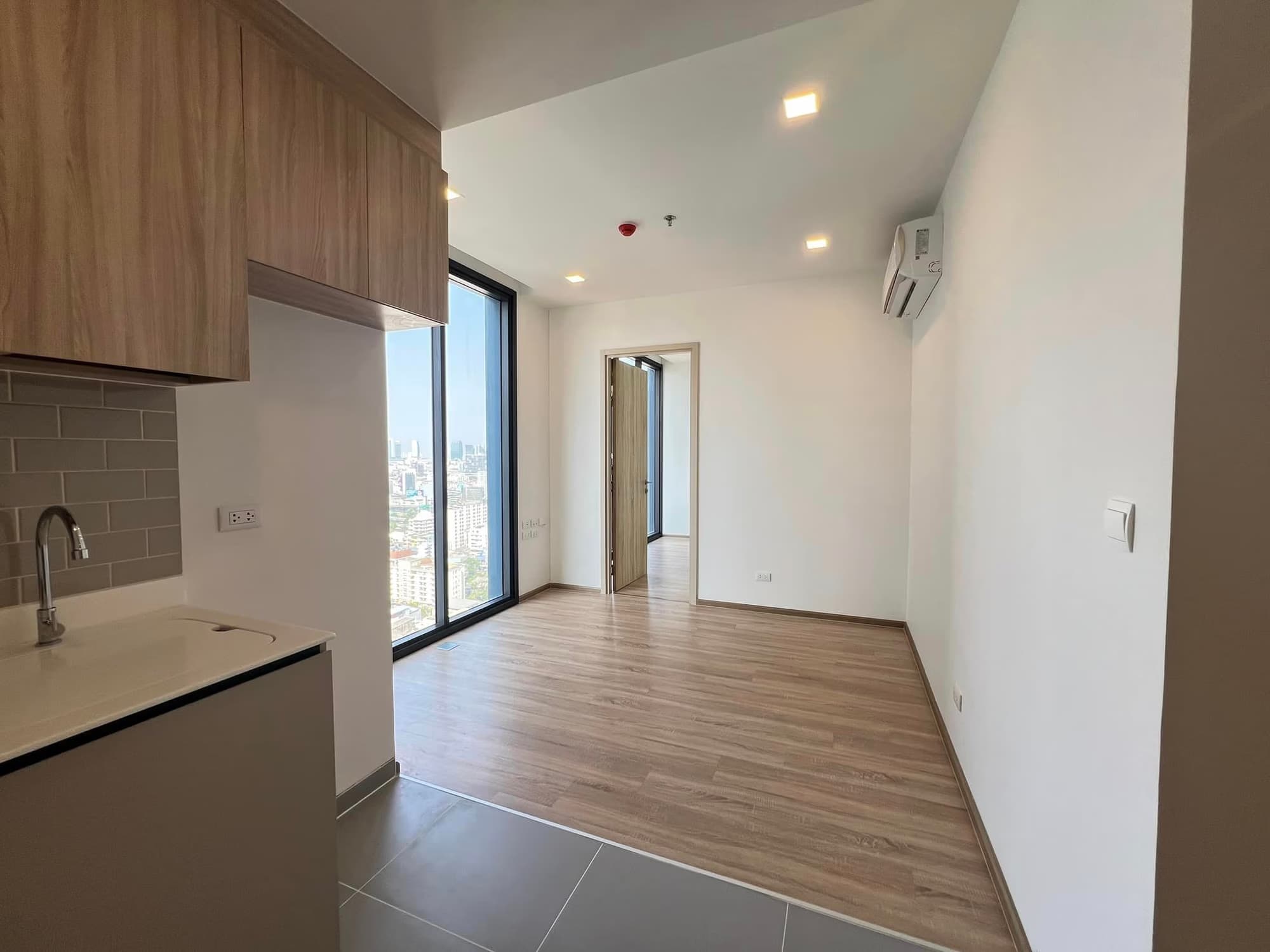 1 Bed Condo for Sale in Ratchathewi - Image 1