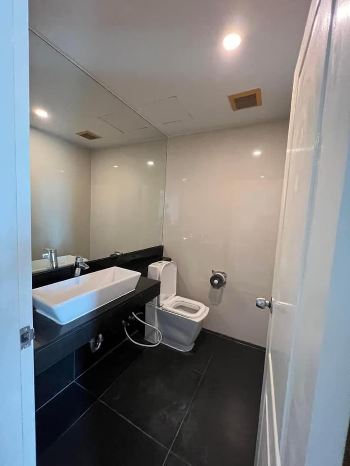 1 Bed Condo for Rent in Sathon - Image 8