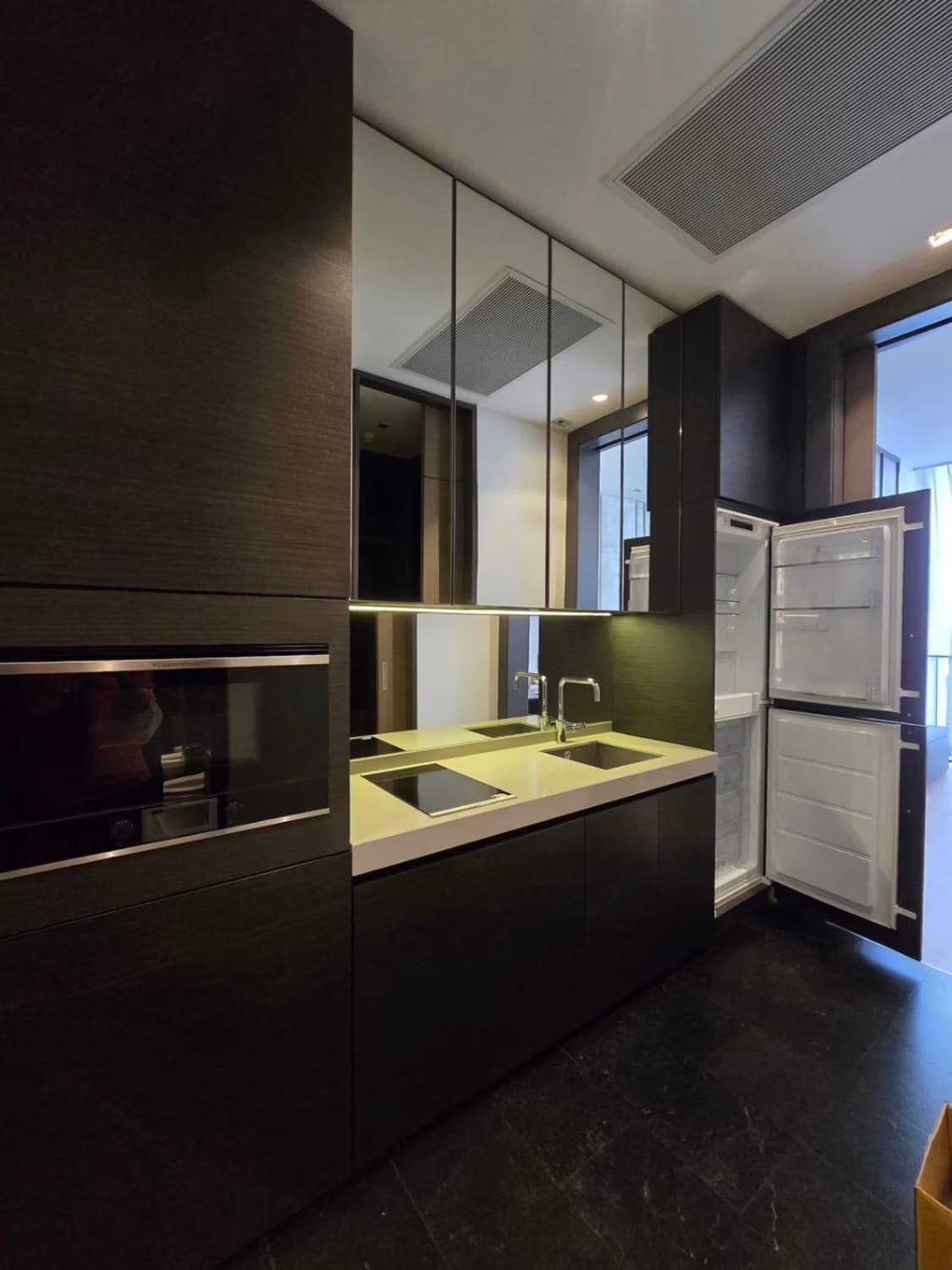 1 Bed Condo for Rent and Sale in Pathum Wan - Image 5