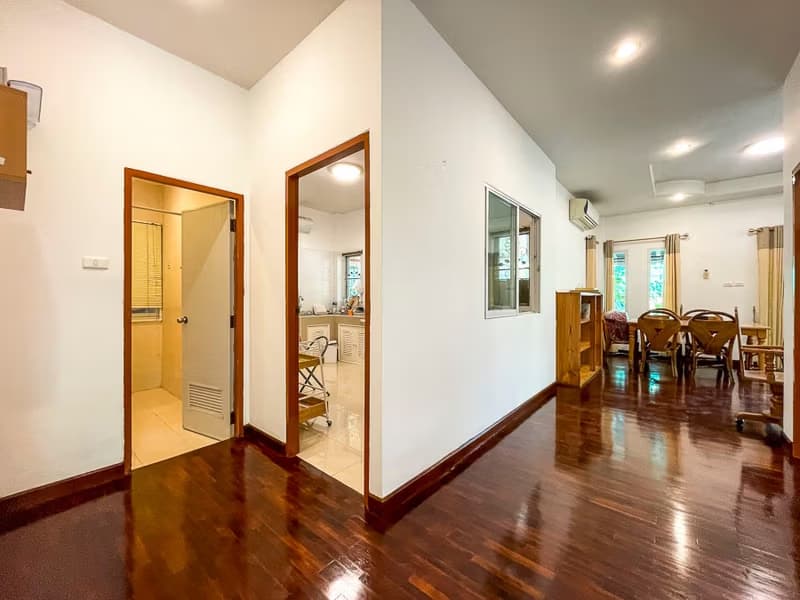 5 Bed House for Rent in Mueang Chiang Mai
