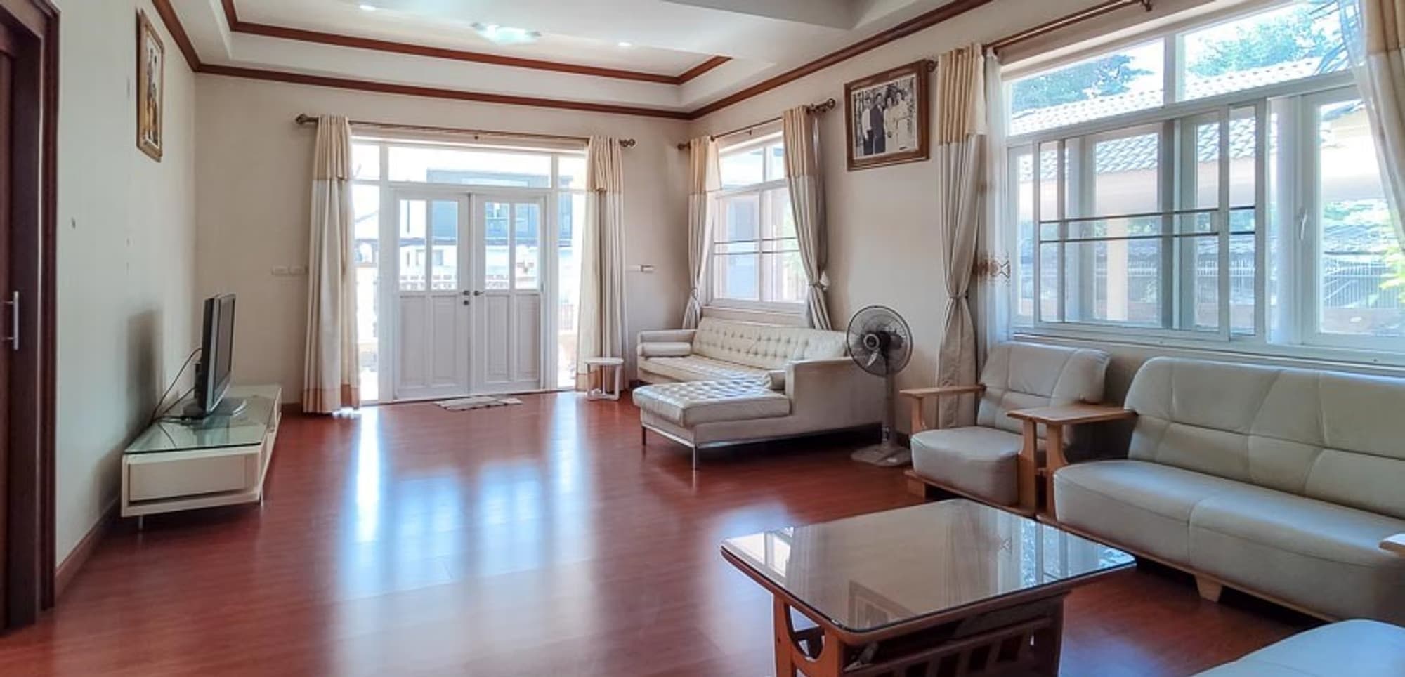 7 Bedroom House - Image 10