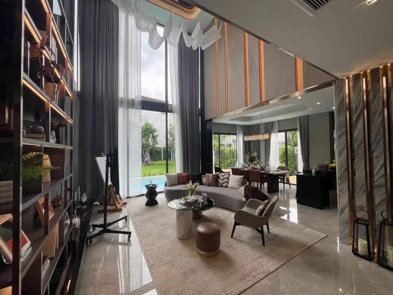 5 Bed House for Rent in Bang Na