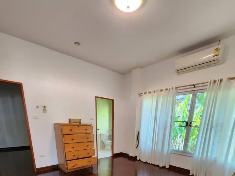 5 Bed House for Rent in Mueang Chiang Mai