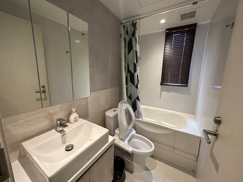 Runesu Thonglor 5