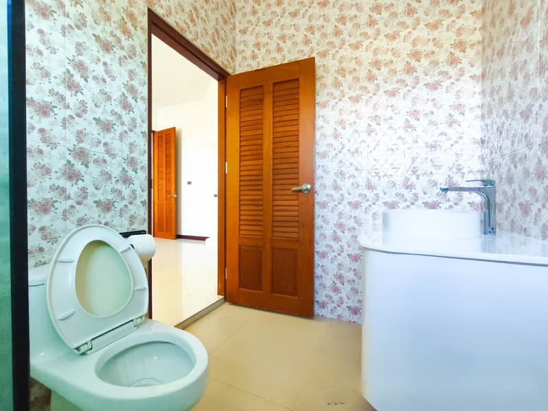 7 Bed House for Rent in Saraphi District