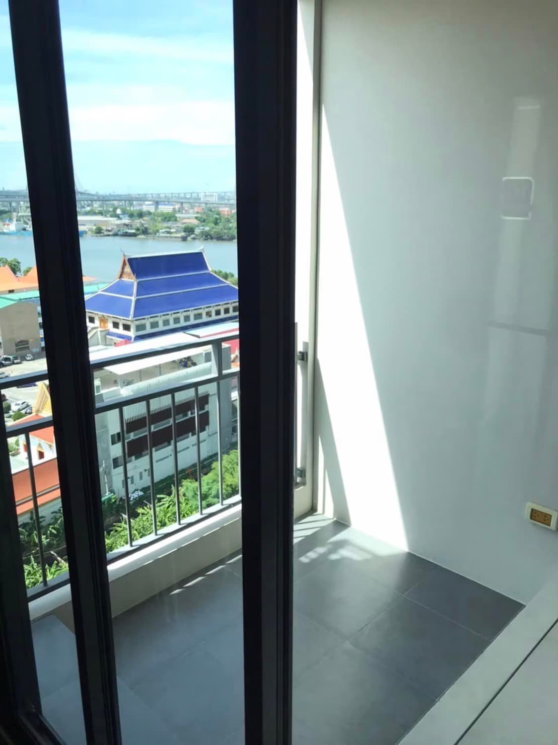 1 Bed Condo for Rent  Near Surasak BTS - Image 6